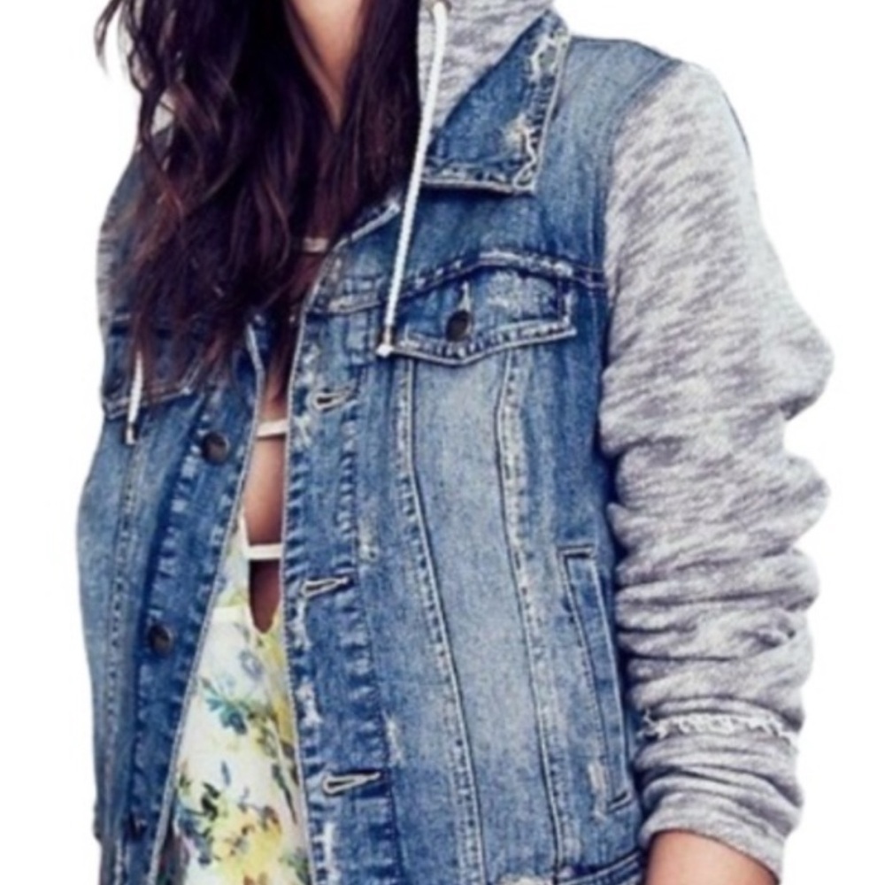 FREE PEOPLE «The Classic» Denim Hooded Jacket with Gray Sleeves-SO COMFY💕